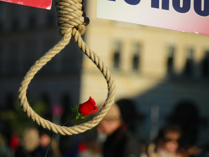 Death by hanging 