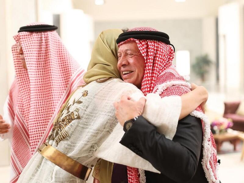 أكملت دراستها الثانوية في السعودية، وأتمت تعليمها العالي في كلية الهندسة المعمارية في جامعة سيراكوز في ولاية نيويورك بأمريكا.