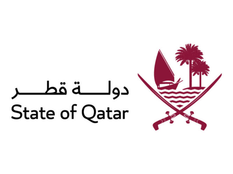 الألوان: تم استخدام 4 ألوان رئيسية، وهي الأدعم (العنابي) والذهبي والأبيض والأسود، و4 ألوان ثانوية سمتها الأزرق الداكن بـ 5 درجات، والنخيل - أخضر بـ 5 درجات-، والبحر - أزرق بـ 5 درجات-، والشروق - أصفر بـ 5 درجات.