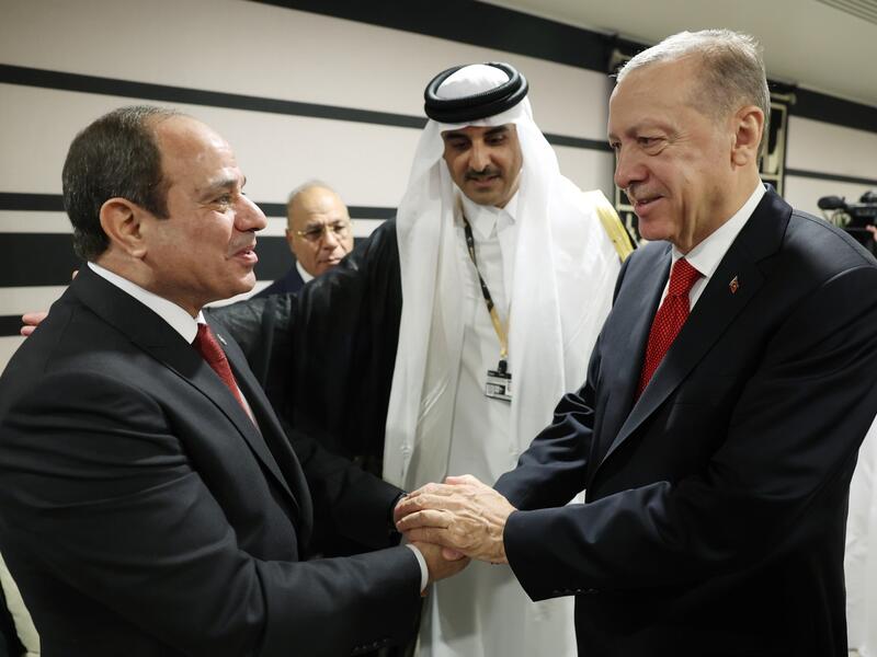 3) This handout photograph taken and released by The Press Office of the Presidency of Turkey on November 20, 2022, shows Turkish President Recep Tayyip Erdogan (R) shakes hands with Egyptian President Abdel Fattah el-Sisi as they are welcomed by Qatari Emir Sheikh Tamim bin Hamad al-Thani (2ndR) 