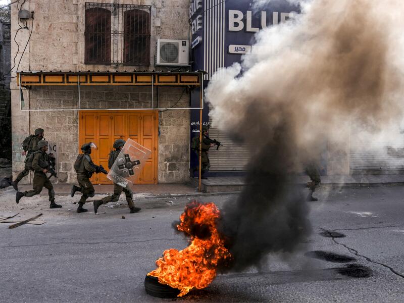 Israeli troops 