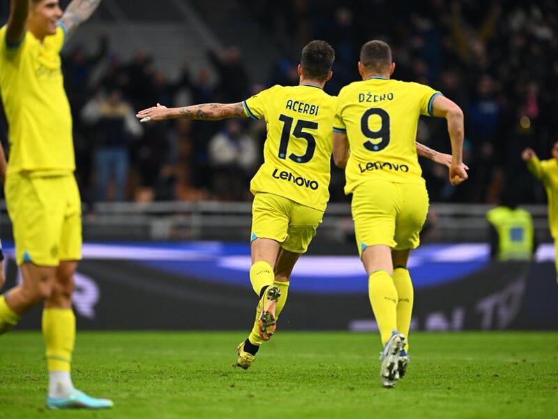 آتشيربي (وسط) يهدي إنتر ميلان بطاقة التأهل (المصدر: inter@)