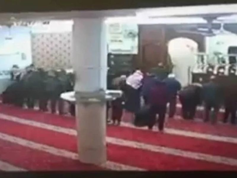 الدكتور حمزة شهابات خلال سقوطه - لقطة شاشه