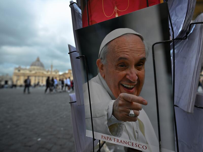 Pope Francis spends quiet night at Rome hospital