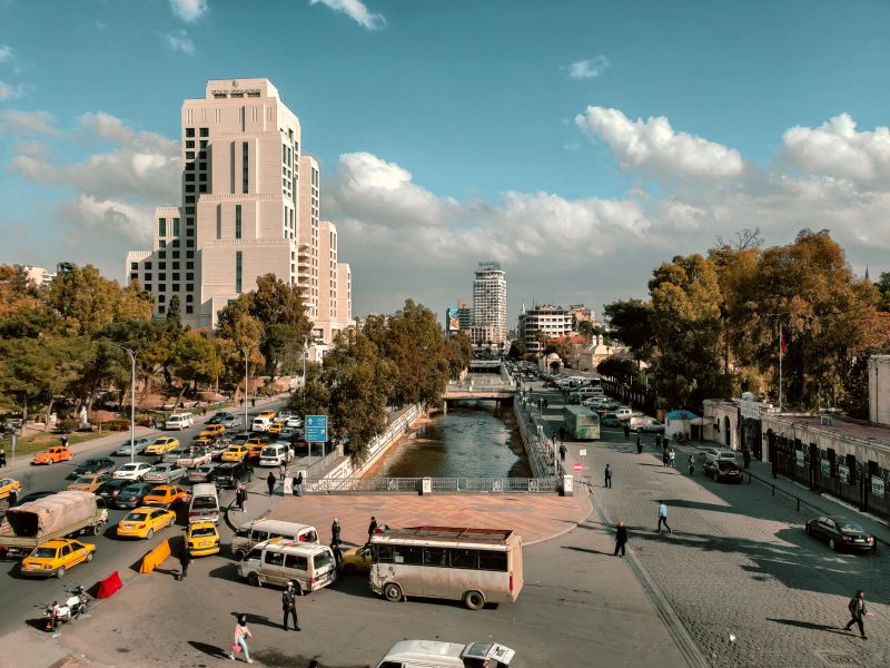 شارع شكري القوتلي وسط دمشق بجوار نهر بردى