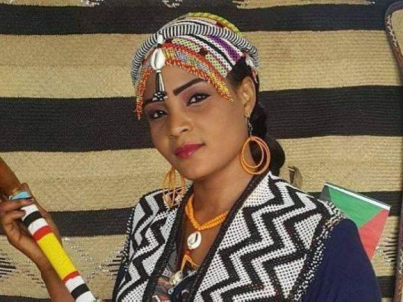 الفنانة السودانية شادن محمد حسين