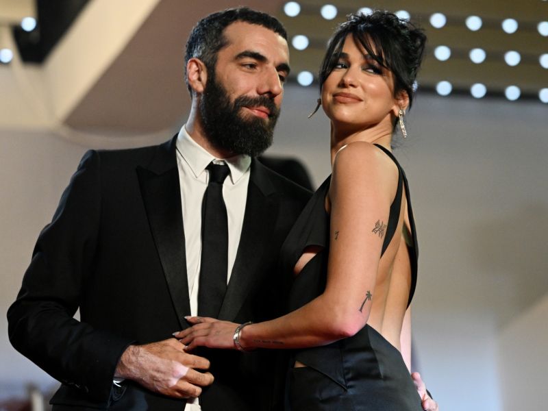 Dua Lupa makes 1st public appearance with new man