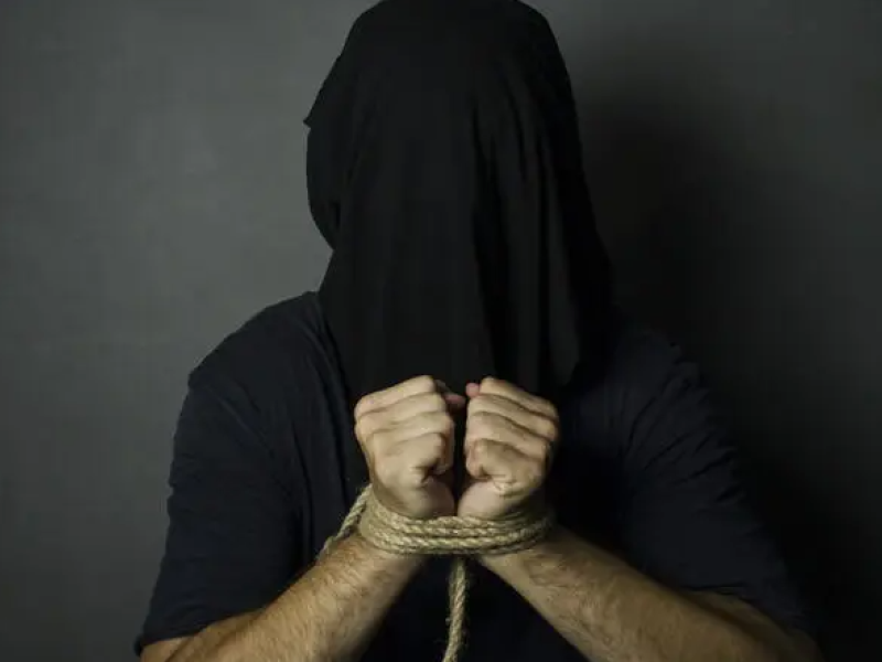Woman kidnaps her lover, pictures him in nightgown