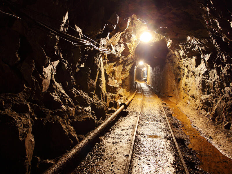 Gold mine fire kills at least 27 in Peru 