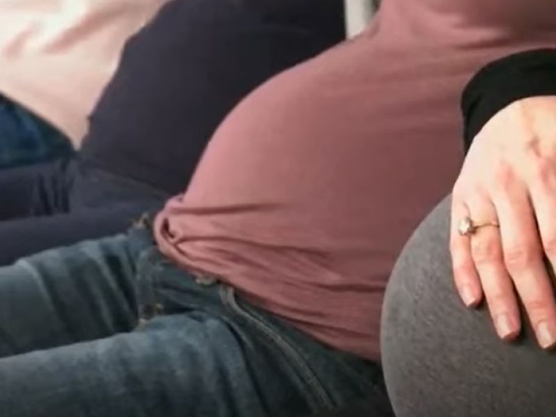 مدرسة اردنية خاصة تطلب من معلماتها الولادة بالصيف فقط