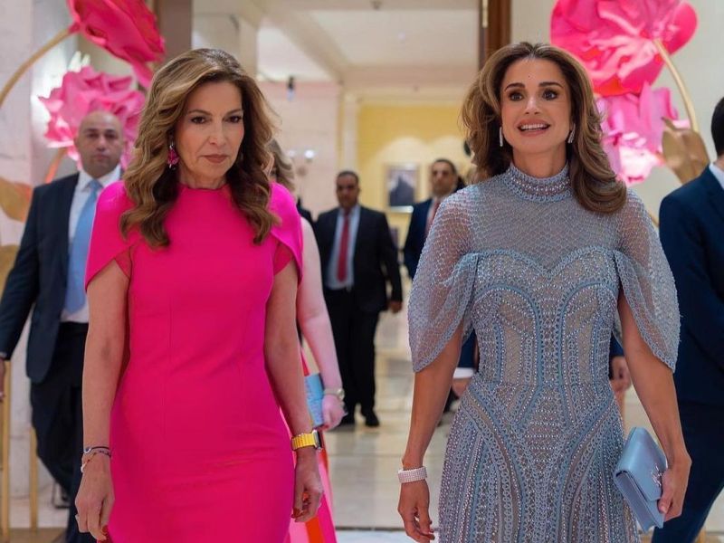 سمو الأميرة غيداء ترتدي نفس فستان أميرة السويد وبنفس اللون خلال الحفل الخيري لمؤسسة الحسين 