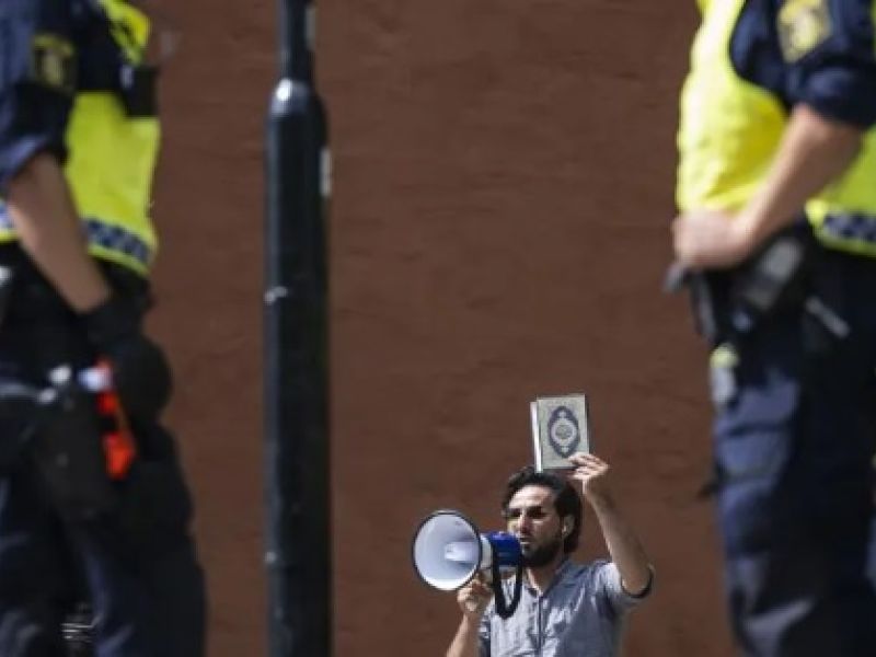 غضب في اسرائيل بعد موافقة السويد على حرق التوراة