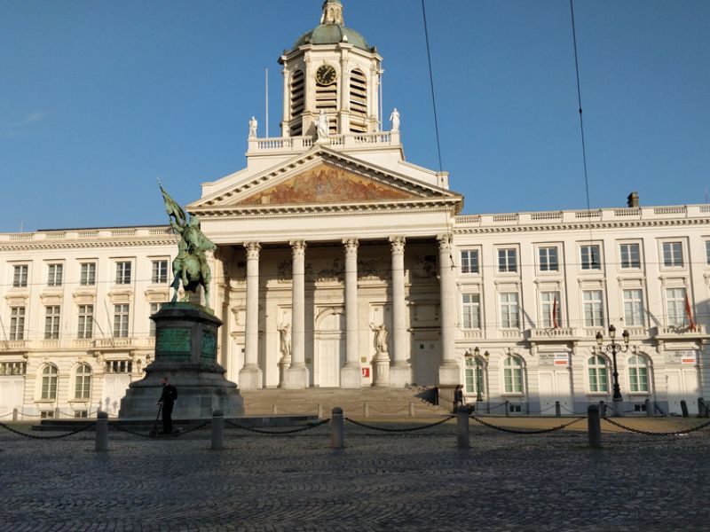 Brussels Court