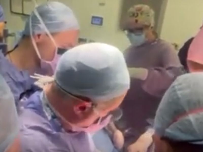 نجاح اول عملية زراعة رحم لامرأة في بريطانيا