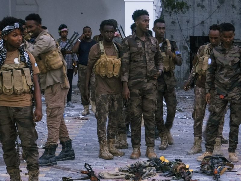 18 قتيلا وجريحا في انفجار سيارة مفخخة وسط الصومال