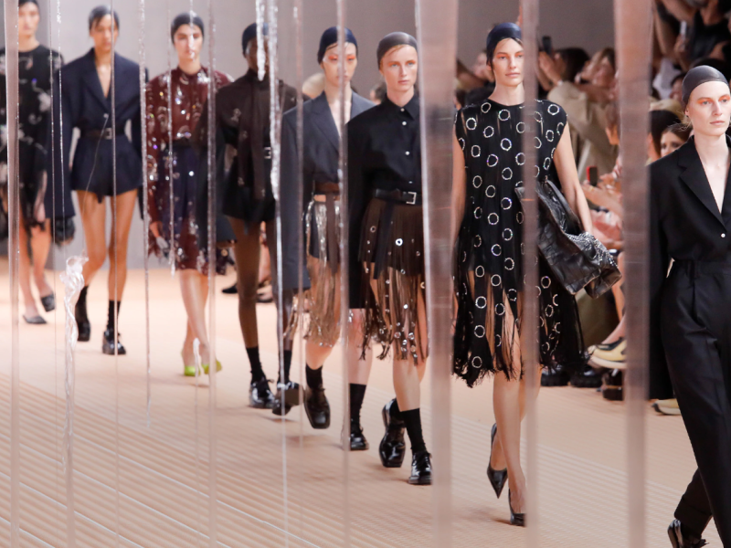 Prada تتعاون مع شركة الفضاء "أكسيوم سبيس" لتصميم بدلات فضائية 