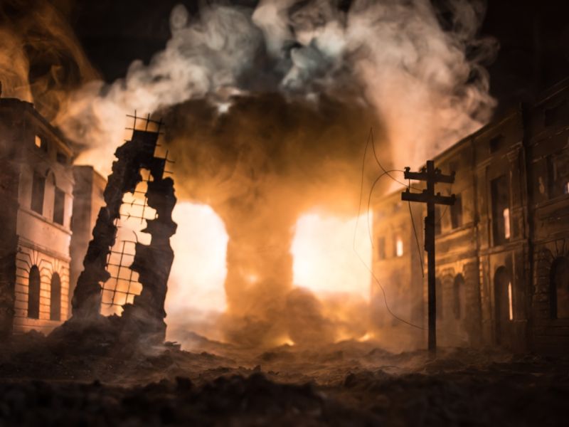 ما تفسير الحلم برؤية القنابل والنار في المنام؟