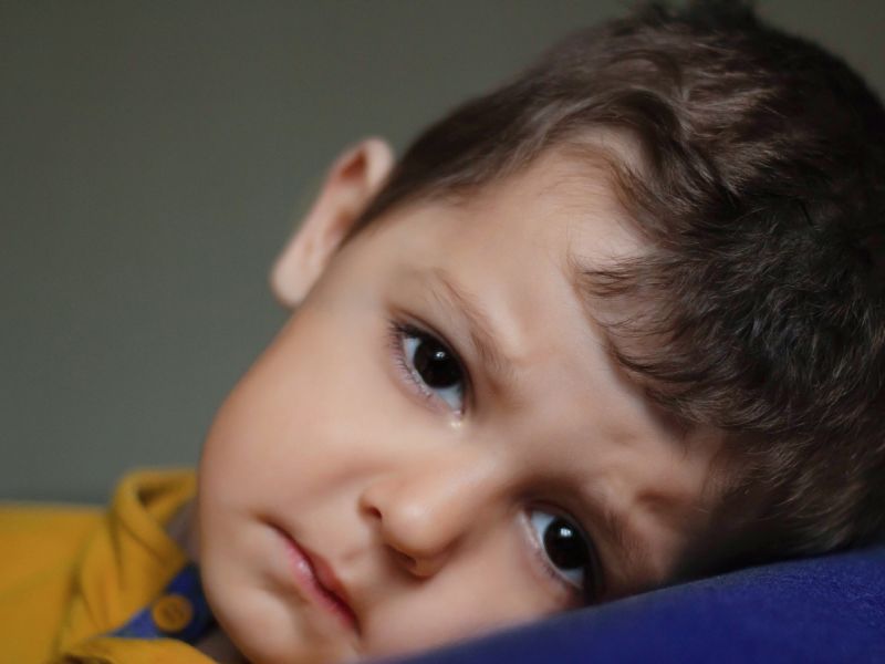 كيفية تهدئة الأطفال الذين عانوا من صدمات الحرب