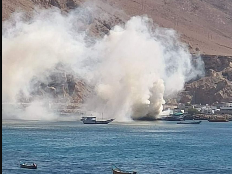 Ship burnt and wrecked at Mukalla port