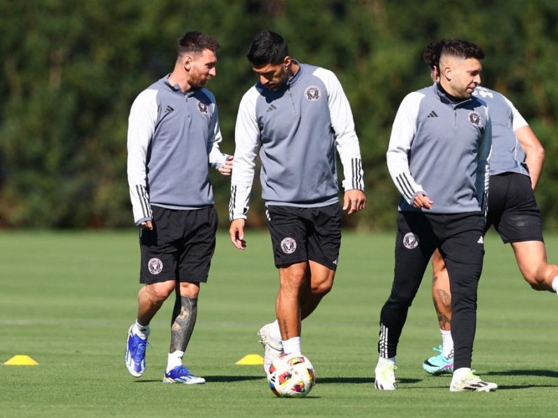 Lionel Messi #10 and Luis Suarez #9 of Inter Miami CF speak on the field during an Inter Miami CF Training Session at Florida Blue Training Center on February 20, 2024 in Fort Lauderdale, Florida. Megan Briggs/Getty Images/AFP (Photo by Megan Briggs / GETTY IMAGES NORTH AMERICA / Getty Images via AFP)