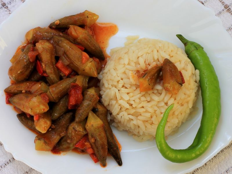 طريقة عمل البامية مع الأرز الأبيض