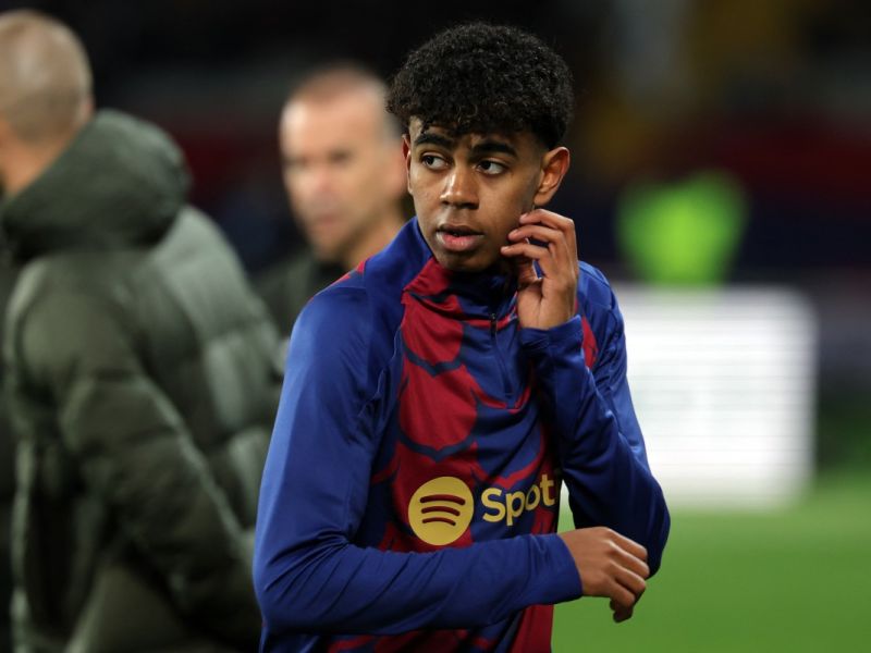 يامين لامال (Photo by LLUIS GENE / AFP)
