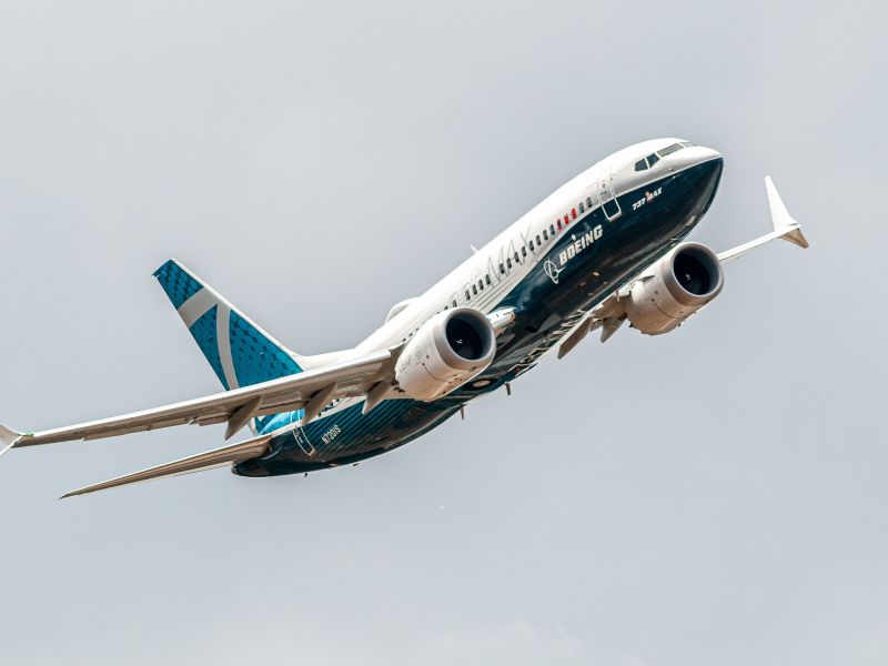 United airlines Boeing 737 loses tire mid-flight