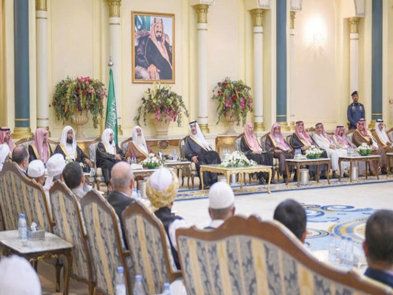 خادم الحرمين يوجه باستضافة الحجاج