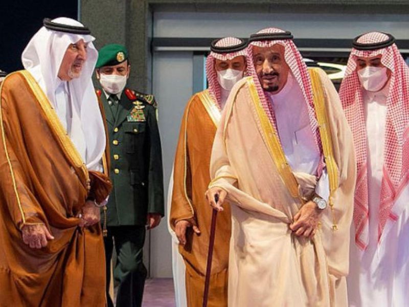 نقل خادم الحرمين الشريفين إلى مستشفى في جدة