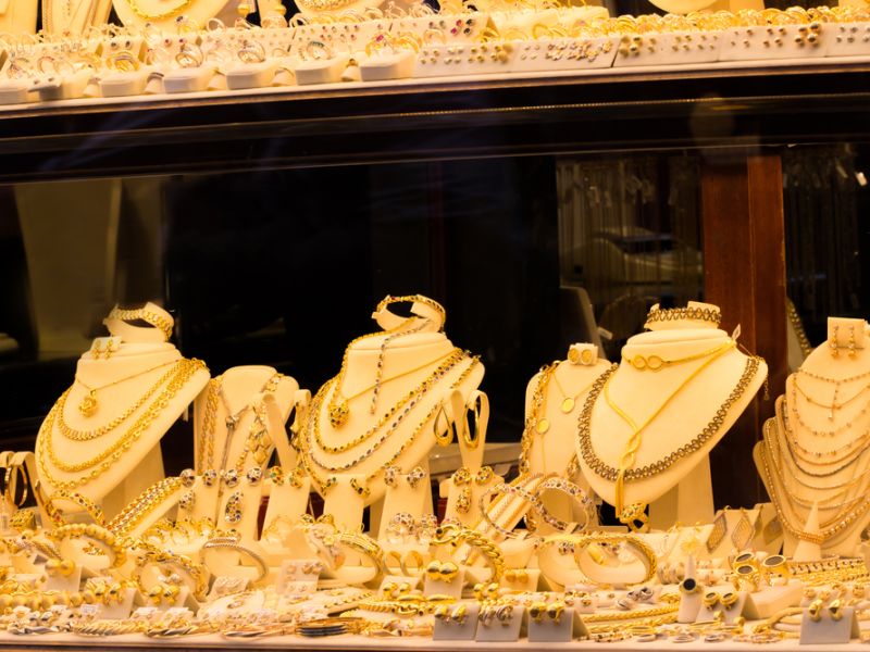Gold prices in Riyadh Today 27 May 2024. (Shutterstock)