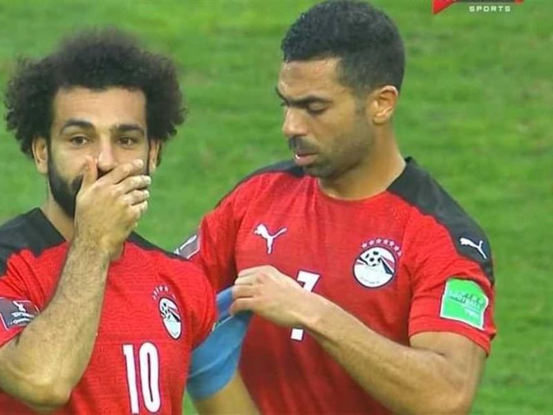 فتحي يكشف التفاصيل... رفضت التنازل عن الشارة لصلاح!!