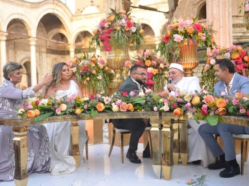 حفل زفاف ابنة مفيدة شيحة في باحة مسجد محمد علي باشا 
