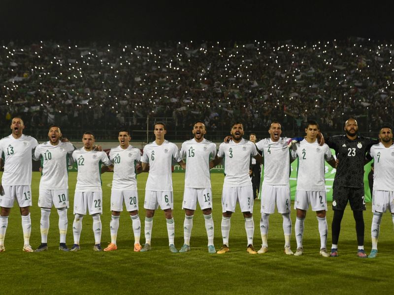 Algeria's players pose for a group picture ahead of the second leg of the 2022 Qatar World Cup African Qualifiers football match between Algeria and Cameroon at the Mustapha Tchaker Stadium in the city of Blida on March 29, 2022. (Photo by AFP)