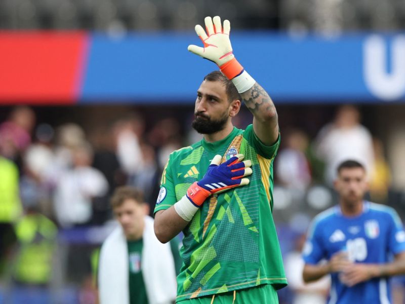 Italy's goalkeeper #01 Gianluigi Donnarumma waves to supporters at the end of the UEFA Euro 2024 round of 16 football match between Switzerland and Italy at the Olympiastadion Berlin in Berlin on June 29, 2024. (Photo by Ronny HARTMANN / AFP)