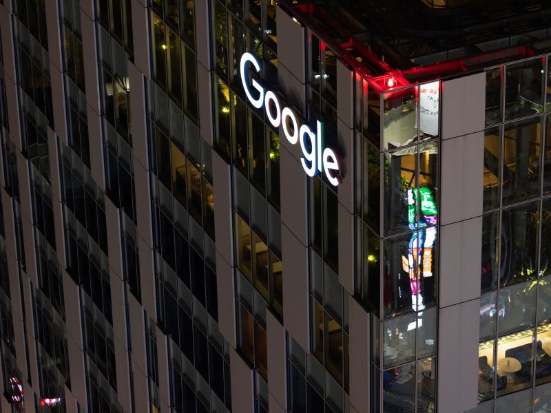 AI raises Google's carbon emissions 50%, stalling 2030 green plan