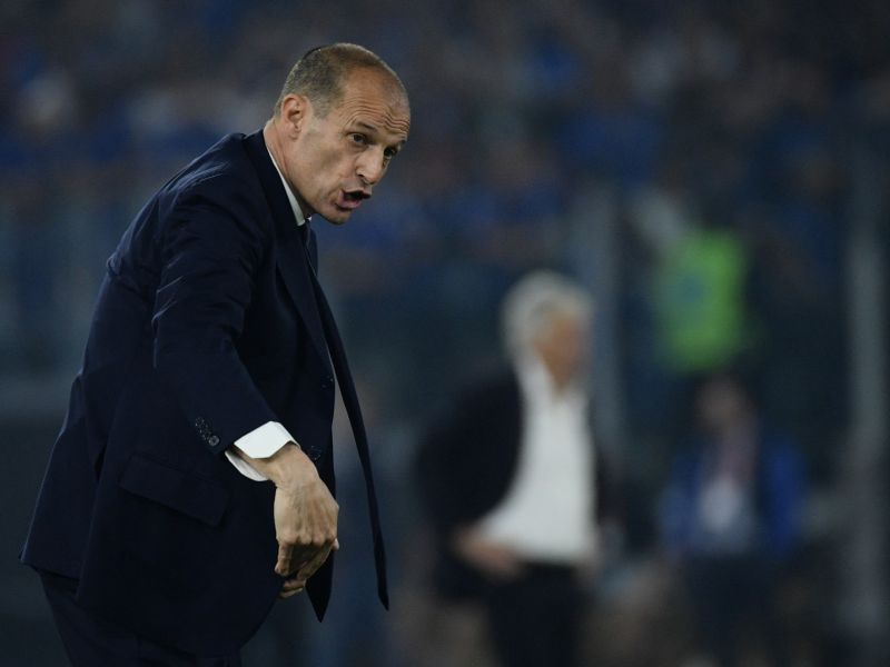 Juventus' Italian coach Massimiliano Allegri shouts instructions to his players during the Italian Cup Final between Atalanta and Juventus at the Olympic stadium in Rome on May 15, 2024. (Photo by Filippo MONTEFORTE / AFP)