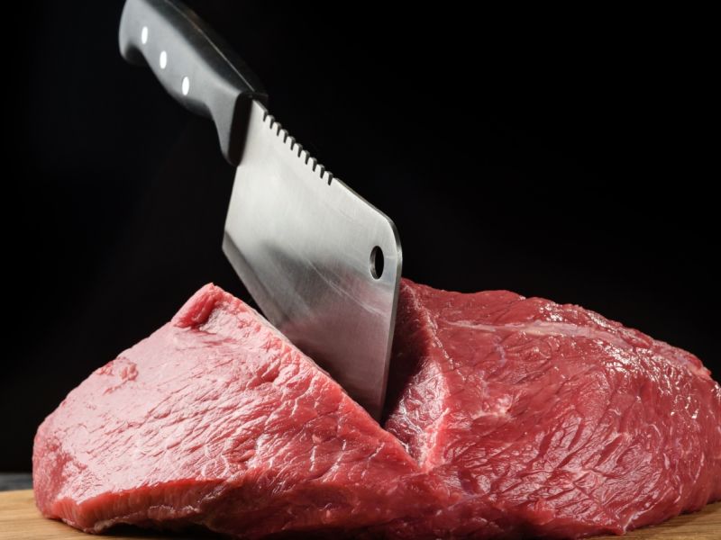 ما تفسير رؤية اللحم النيئ في المنام؟