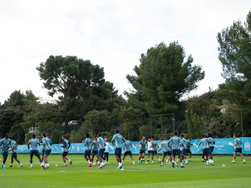 Olympique de Marseille (OM) players run during a training session at Robert Louis-Dreyfus Training Centre in northern Marseille ahead of the French L1 football match against Paris Saint-Germain (PSG) on October 25, 2024. (Photo by MIGUEL MEDINA / AFP)
