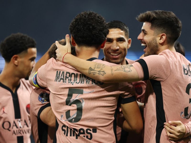 Paris Saint-Germain's Brazilian defender #05 Marquinhos (C) celebrates with teammates after scoring a goal that was later dismissed during the French L1 football match between Paris Saint-Germain (PSG) and Stade Rennais FC at The Parc des Princes Stadium in Paris on September 27, 2024. (Photo by Franck FIFE / AFP)