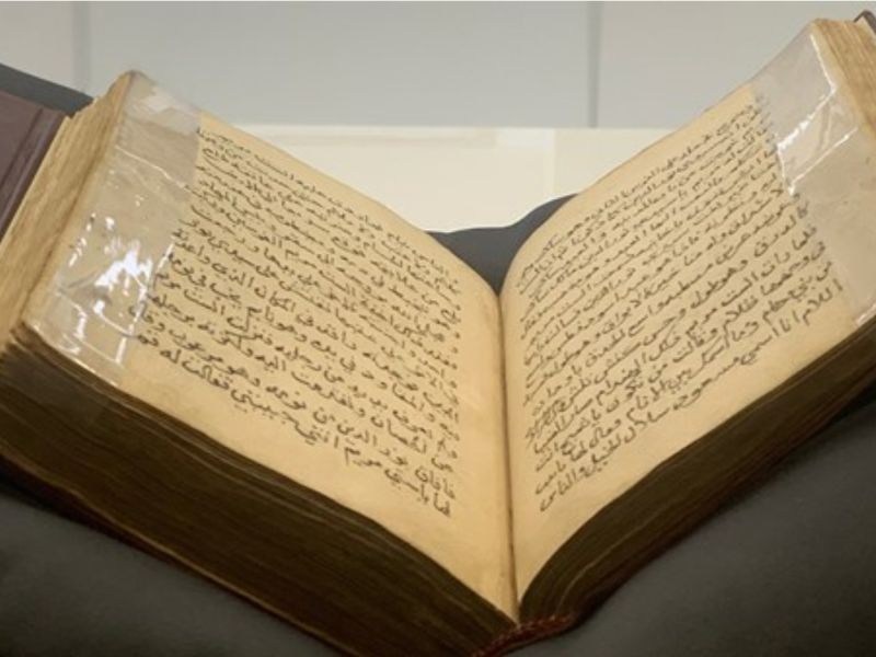 أول نسخة مطبوعة من كتاب «ألف ليلة وليلة» في الشارقة للكتاب