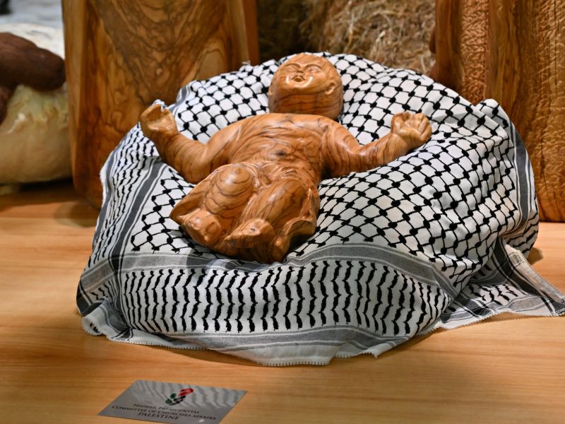 The Vatican wraps Jesus Christ in a keffiyeh