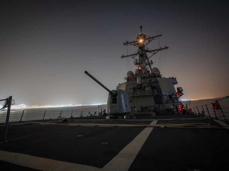 Houthis strike two U.S. destroyers and three ships in Aden Gulf