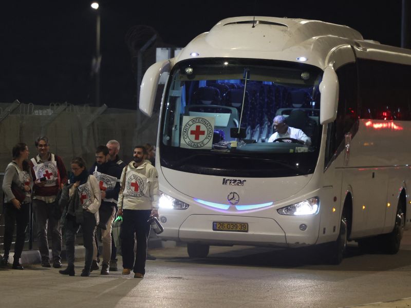 Israel set to release 737 Palestinian prisoners