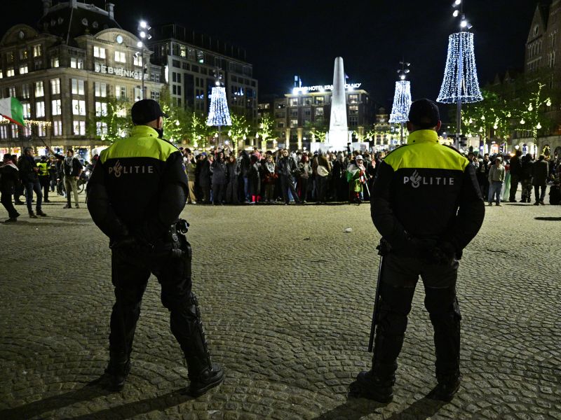 Car explosion rocks Amsterdam’s Dam Square