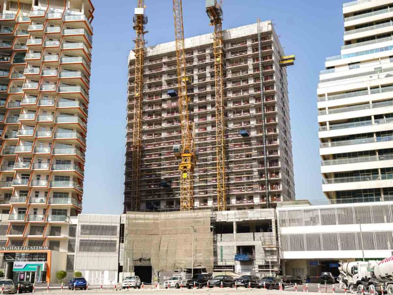 "عزيزي" تُعلن عن إنجاز 41% من أعمال البناء في مشروع "كريك فيوز 3"