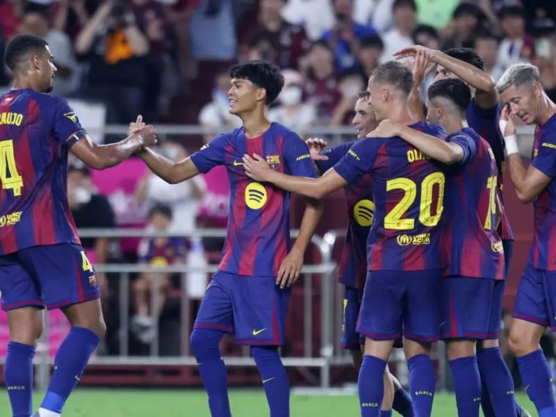 مانشستر يونايتد وليفربول يزاحمان برشلونة على موهبة لاماسيا