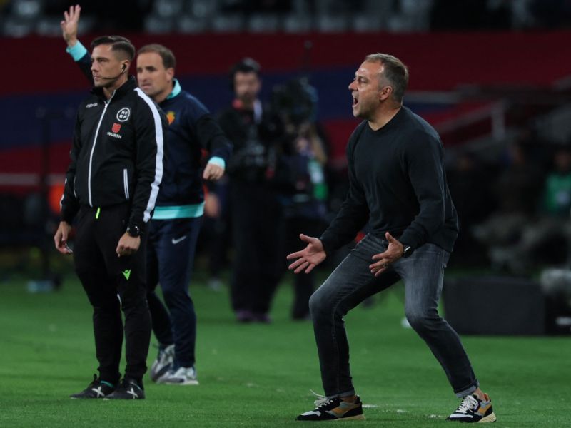 قبل الكلاسيكو.. فليك يعترف بخطئه ويعد بتغيير سلوكه بعد الطرد