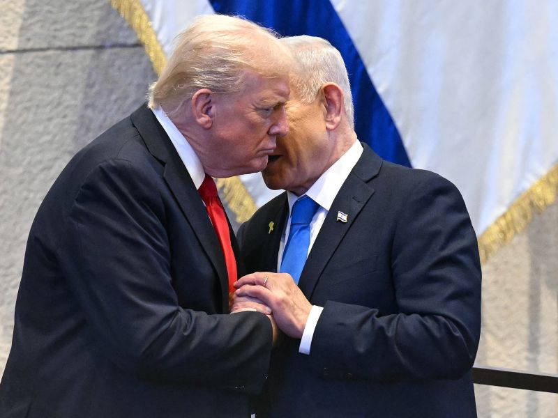 Israeli Prime Minister Benjamin Netanyahu whispers to US President Donald Trump (L) at the Israeli parliament, the Knesset, in Jerusalem on October 13, 2025. Hamas handed over the 20 surviving Israeli hostages on October 13 under a ceasefire agreement, as the US President and other world leaders geared up for a summit on Gaza. The releases are part of a ceasefire agreement brokered by the US President, with Israel due in return to free nearly 2,000 detainees held in its jails in exchange. (Photo by SAUL LOEB / POOL / AFP) Trump Reportedly ready to "Punish Netanyahu severely" if Gaza agreement collapses