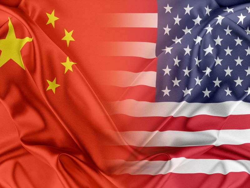 الذهب يرتفع مع تراجع الدولار وخفض الفائدة الأميركية 