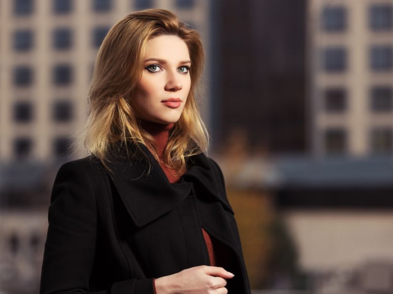 أفكار بسيطة لتنسيق ملابس الشتاء في العمل